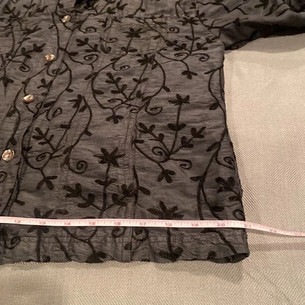 Chico’s Embroidered Jacket Size Medium - Picture 9 of 10
